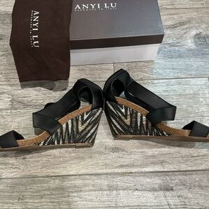 EUC vintage wedge sandals